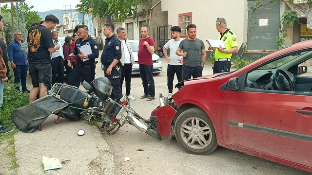 Adana'da otomobil ile çarpışan motosikletin sürücüsü ağır yaralandı