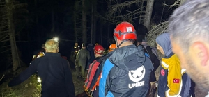 Kastamonu'da uçurumdan yuvarlanarak kayalıklarda sıkışan genç kurtarıldı