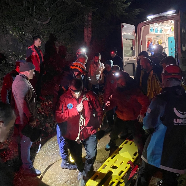 Kastamonu'da dağlık alanda uçurumda düşen genç için ekipler seferber oldu