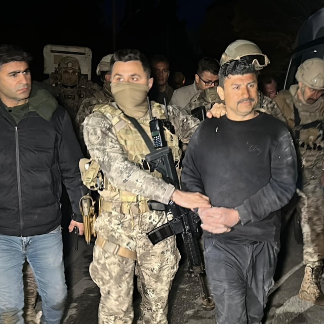 Uşak'ta görev başındaki polis ekiplerine pompalı tüfekle ateş açıldı: 2 pol...
