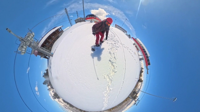 Kars'ta nisanda kar macerası: Zirveye yürüyüp bahar ortasında snowboard yaptılar