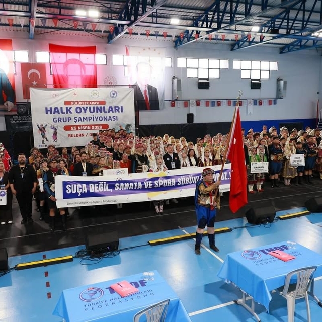 Halk Oyunları Şampiyonası Buldan'da renkli görüntülere sahne oldu