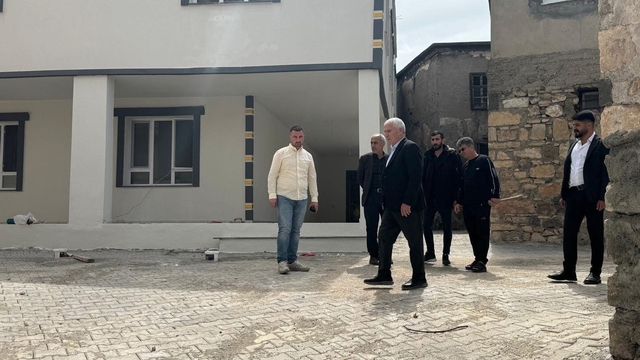 Çermik'te bozulan yolların yapımına başlandı