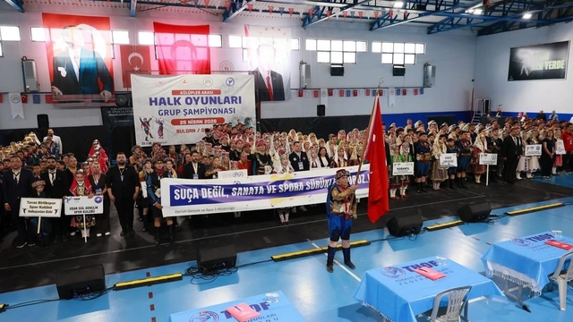 Halk Oyunları Şampiyonası Buldan'da renkli görüntülere sahne oldu