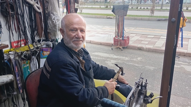 Baba mesleğini 45 yıldır sürdüren ustadan gençlere 'meslek öğrenin' tavsiyesi