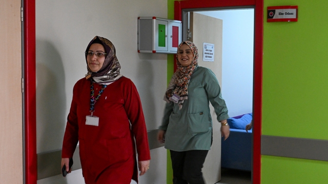 Songül ebe, 30 yılda yaklaşık 1500 doğuma katılarak annelerin sevincine ortak oldu