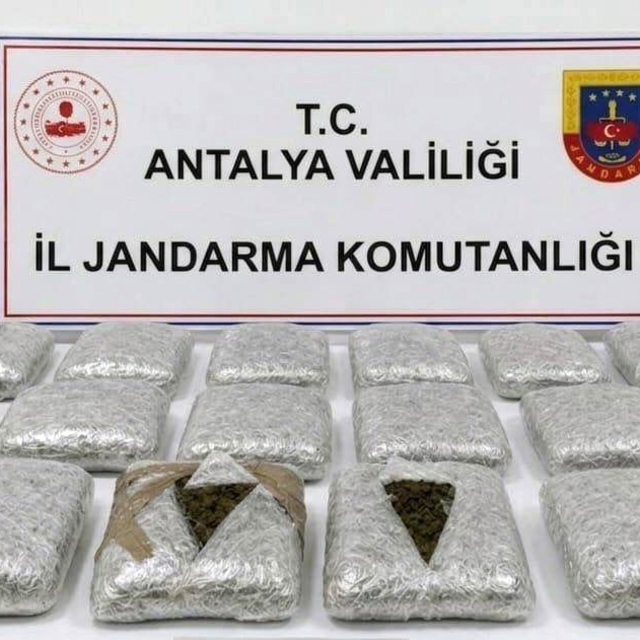 Antalya'da jandarmadan uyuşturucu operasyonu: 30 kilogram skunk maddesi ele...
