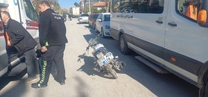 Polisten kaçan motosiklet sürücüsü kaza yaptı; 2 yaralı