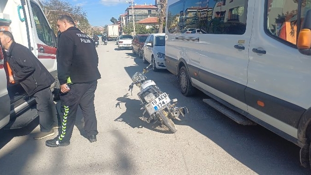 Polisten kaçan motosiklet sürücüsü kaza yaptı; 2 yaralı