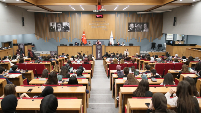 İzmir'de lise öğrencileri meclis deneyimi yaşadı