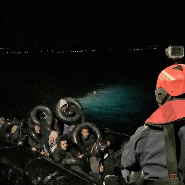 Çeşme açıklarında 31 düzensiz göçmen yakalandı