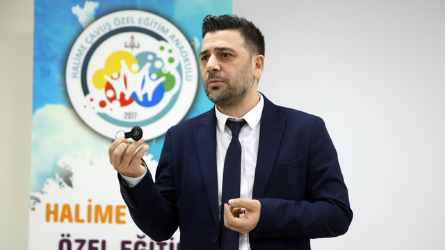 Özel gereksinimli bireylerin güvenliğini artırmak için ailelere akıllı takip cihazı desteği