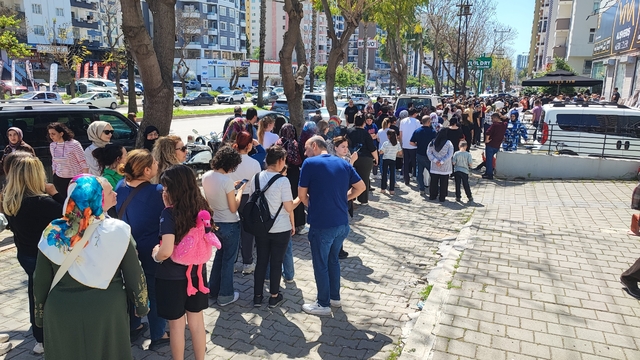 Adana'da 100 TL'lik ürün izdihamı