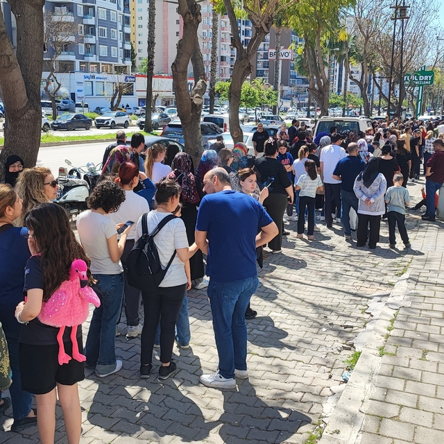 Adana'da 100 TL'lik ürün izdihamı