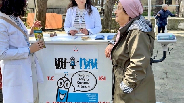 Gelibolu'da Dünya Aşı Haftası kapsamında stant kuruldu