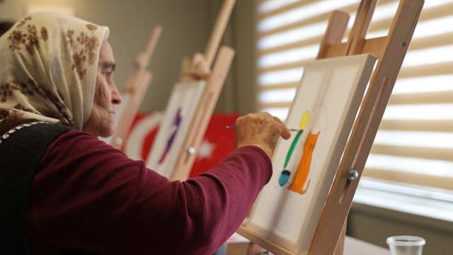 Atıl bina kadınlar için sanat merkezine dönüştü