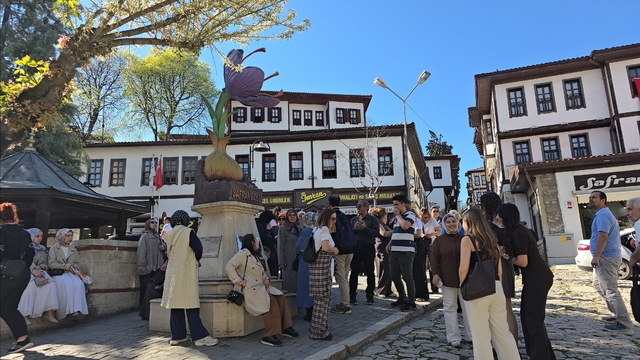 Safranbolu'da hafta sonu ziyaretçi yoğunluğu yaşanıyor