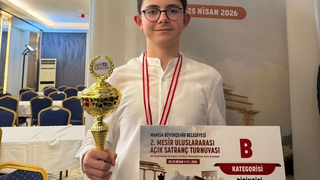 Çeşme Belediyesporlu Ali Arda Eracar'dan, Satranç Turnuvası'nda şampiyonluk