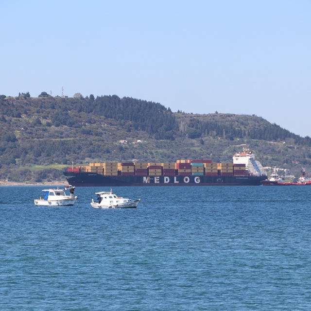 Çanakkale Boğazı'nda konteyner gemisi makine arızası yaptı