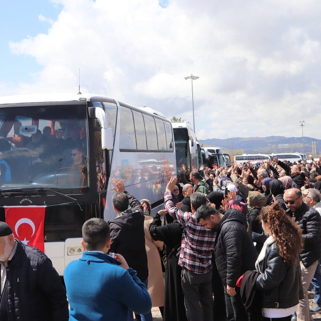 Sivas'ta 312 hacı adayı dualarla kutsal topraklara uğurlandı
Sivas'tan kuts...