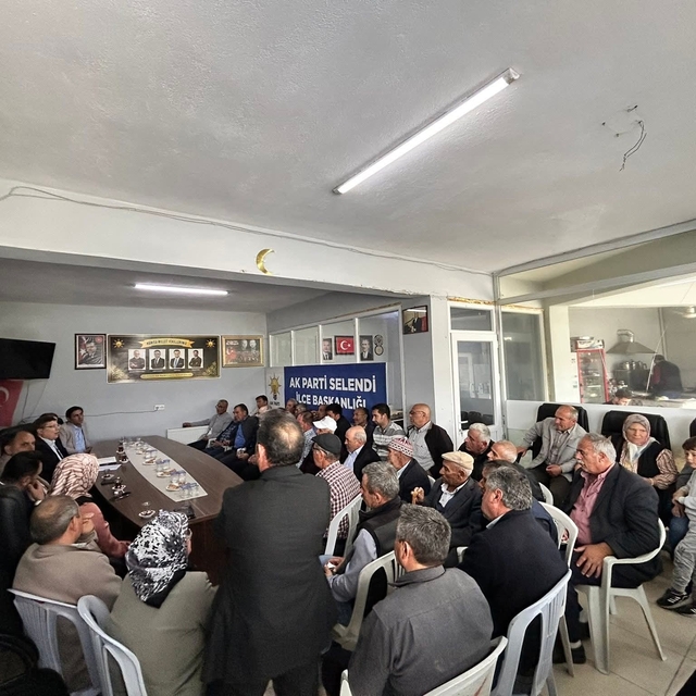 Selendi AK Parti'de mahalle başkanları toplandı