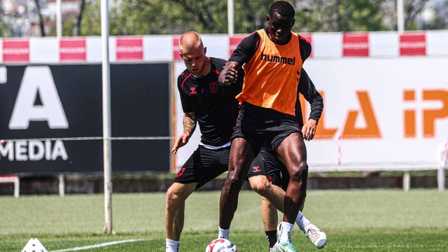 Samsunspor, Corendon Alanyaspor maçının hazırlıklarını tamamlayarak Antalya'ya hareket etti