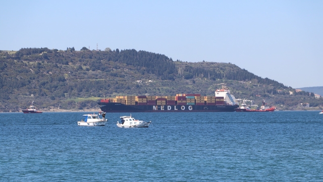 Çanakkale Boğazı'nda konteyner gemisi makine arızası yaptı