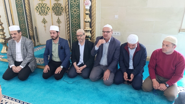 Selendi'de hacı adayları dualarla uğurlandı