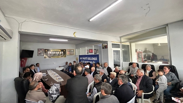 Selendi AK Parti'de mahalle başkanları toplandı