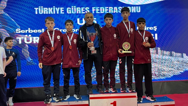 Muğla'lı U15 grekoromen güreş takımı Türkiye ikincisi oldu