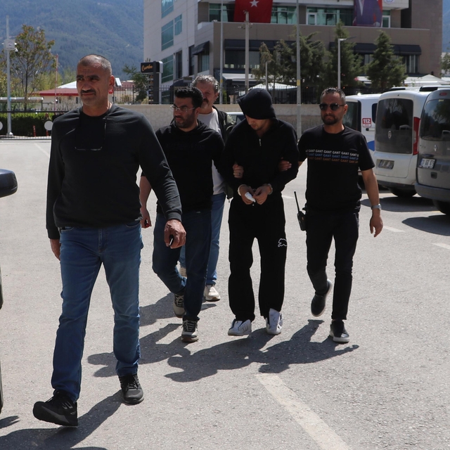 Denizli'de sokak düğünü sonrası eşya toplama kavgası; 1 ölü, 1 yaralı
