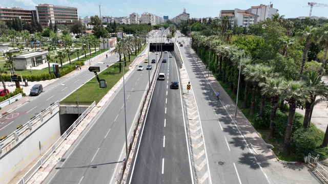 Yüzüncü Yıl Bulvarı'nda asfaltlama çalışması tamamlandı