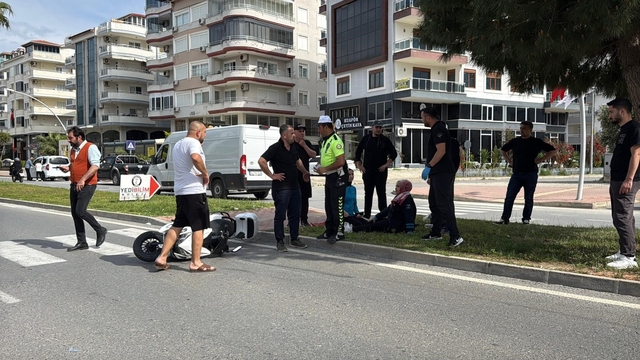 Antalya'da motosikletler çarpıştı: 3 yaralı