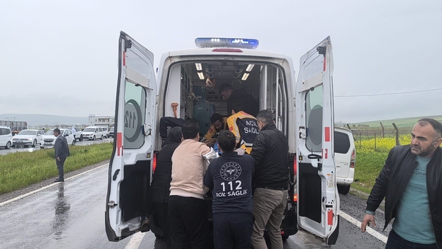 Siirt'te otomobil ile kamyonet çarpıştı: 2 ölü, 3 ağır yaralı
