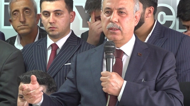 MHP Gaziantep İl Başkanı Mehmet Sait Kılıç göreve başladı
MHP Gaziantep İl Başkanı Mehmet Sait Kılıç:
"Tek kaygımız, tek tasamız bayrağı, üç hilali daha yükseğe çıkarmak"