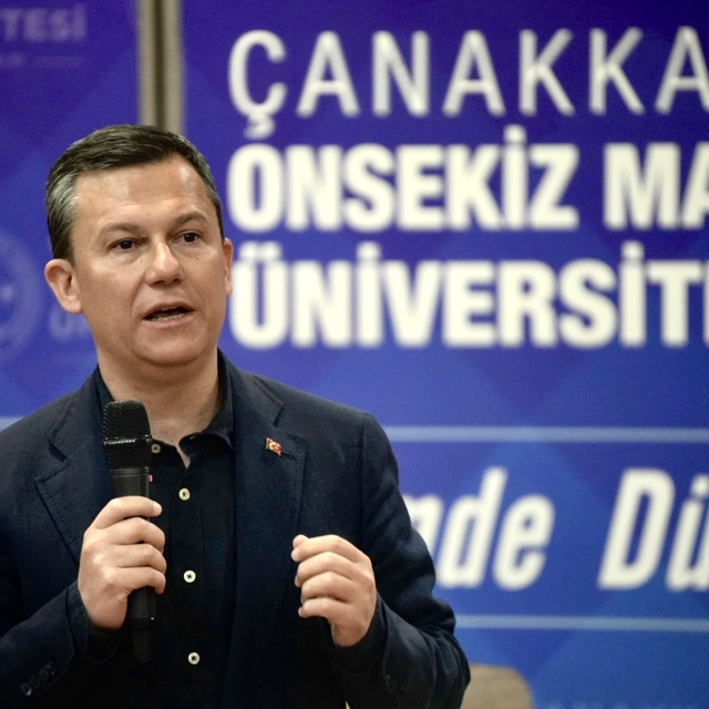 AK Parti MKYK Üyesi Fatih Şahin, Çanakkale'de "İhtisas Akademi" programında...