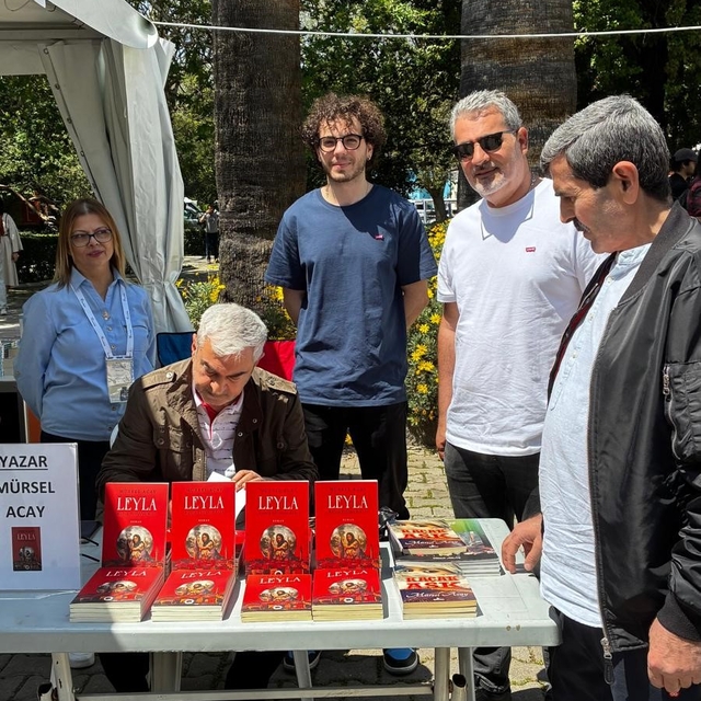 Gazeteci Mürsel Acay İzmir Kitap Fuarında okurlarıyla buluştu
