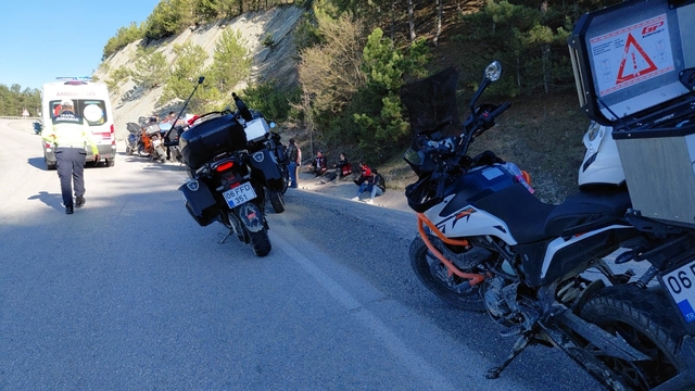 Bolu'da motosikletler peş peşe kaza yaptı: 2 yaralı