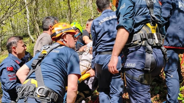 Samsun'da kayalıklardan düşen şahıs yaralandı