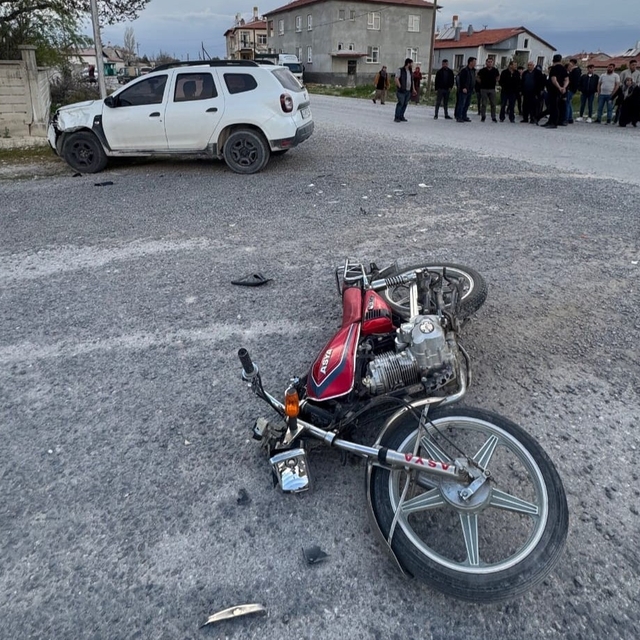 Karapınar'da motosiklet ile otomobil çarpıştı: 1 yaralı