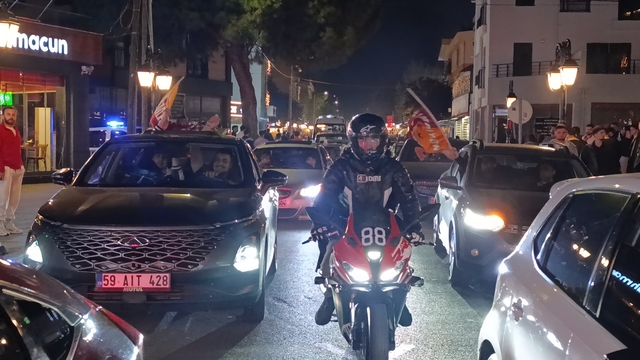 Dev derbide Galatasaray galip geldi, Tekirdağ'da taraftarlar sokaklara döküldü