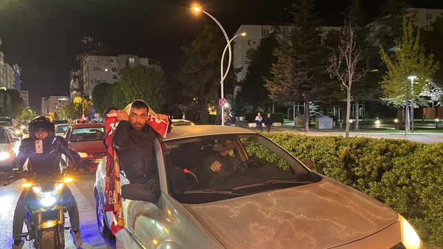 Çorum'da Galatasaray taraftarları derbi galibiyetini kutladı