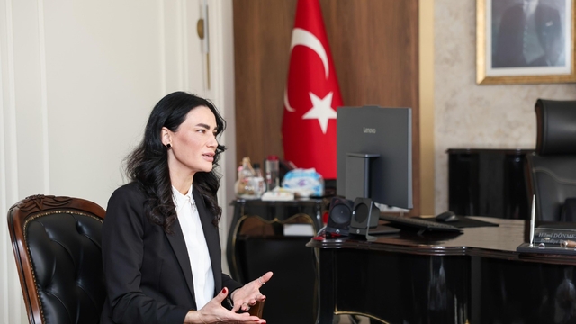 AK Partili Vekil Sarıbaş, CHP Lideri Özel'e cevap
"Başkanımız Topuklu Efe'nin topuk sesleri belli ki sizleri ürkütmüş"