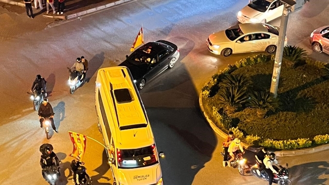 Osmaniye'de Galatasaray'ın derbi galibiyeti sonrası konvoy yapıldı