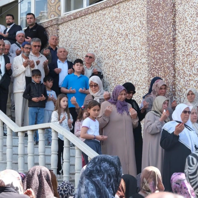 Hacı adayları dualarla kutsal topraklara uğurlandı