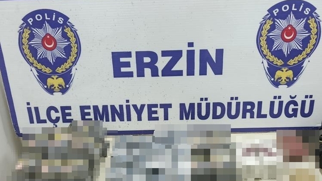 Erzin'de markette kaçak sigara ele geçirildi