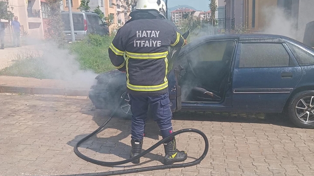 Hassa'da otomobil alevlere teslim oldu