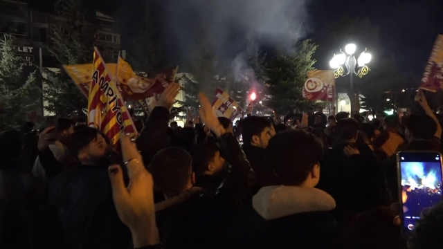 Erzurum'da Galatasaray taraftarının derbi galibiyeti coşkusu