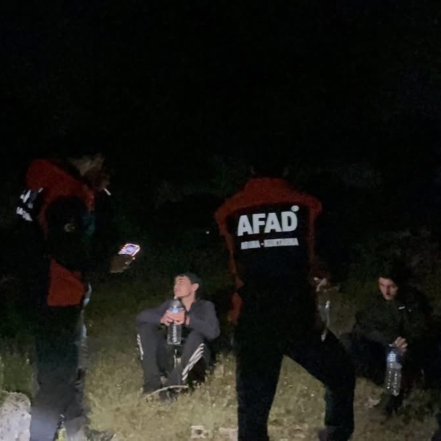 İzmir'de dağlık alanda mahsur kalan çocuklar kurtarıldı