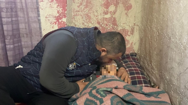 Köpek saldırısında yaralanan 3 yaşındaki bebek 34 gün sonra evine kavuştu
Türkçe bilmeyen babaya mahalle bakkalı aracığıyla para teklif etmişler